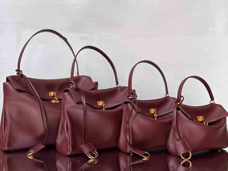 Picture of Balenciaga Handbags _SKUfw180348677fw